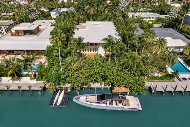 a picture of table and chairs in the patio