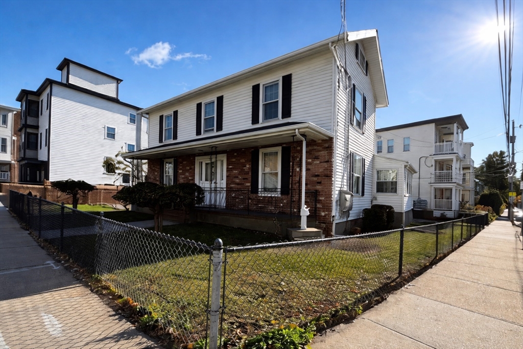 198 Washington Street, Unit 1 Somerville, MA 02143 - Photo 2 of 15 a front view of a house with garden
