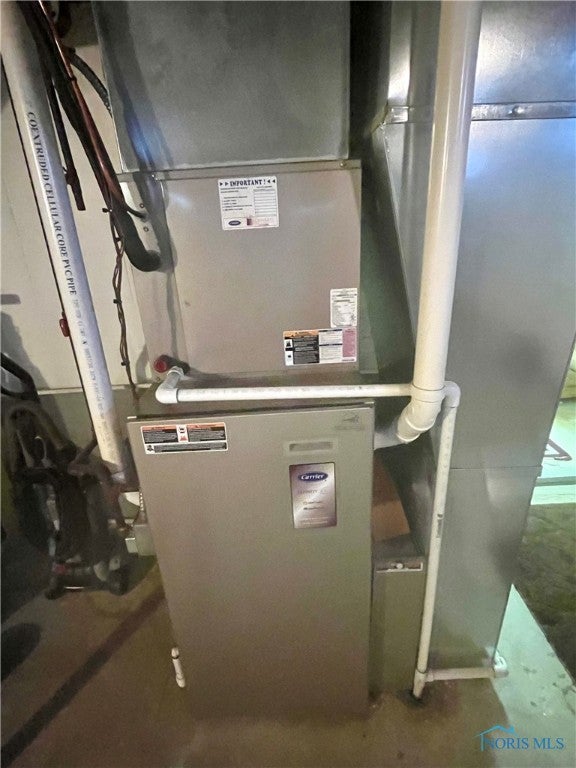 15524 Five Point Road Perrysburg, OH 43551 - Photo 34 of 48 CARRIER FURNACE