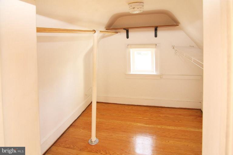 330 Hopkins Road Baltimore, MD 21212 - Photo 2 of 30 a bathroom with a shower