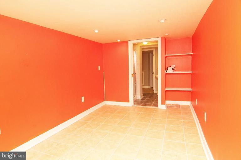330 Hopkins Road Baltimore, MD 21212 - Photo 15 of 30 a view of an empty room