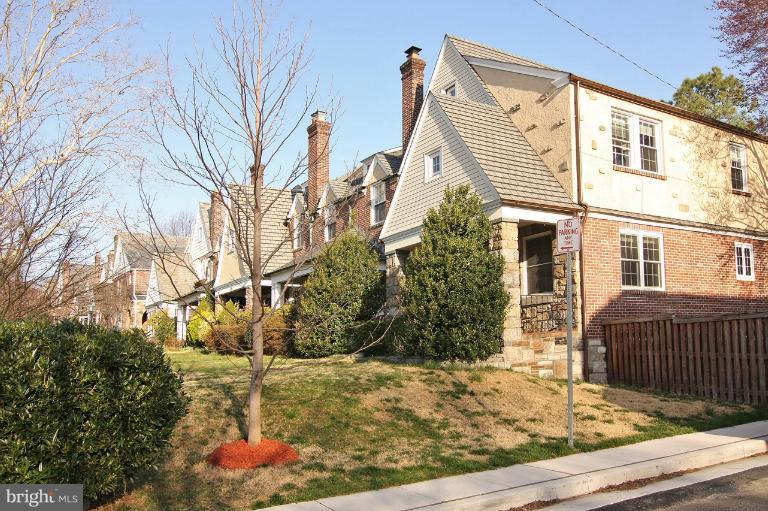330 Hopkins Road Baltimore, MD 21212 - Photo 18 of 30 a view of a house with backyard