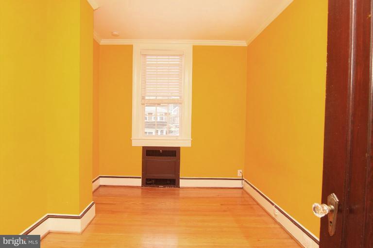 330 Hopkins Road Baltimore, MD 21212 - Photo 19 of 30 a view of an empty room with a window