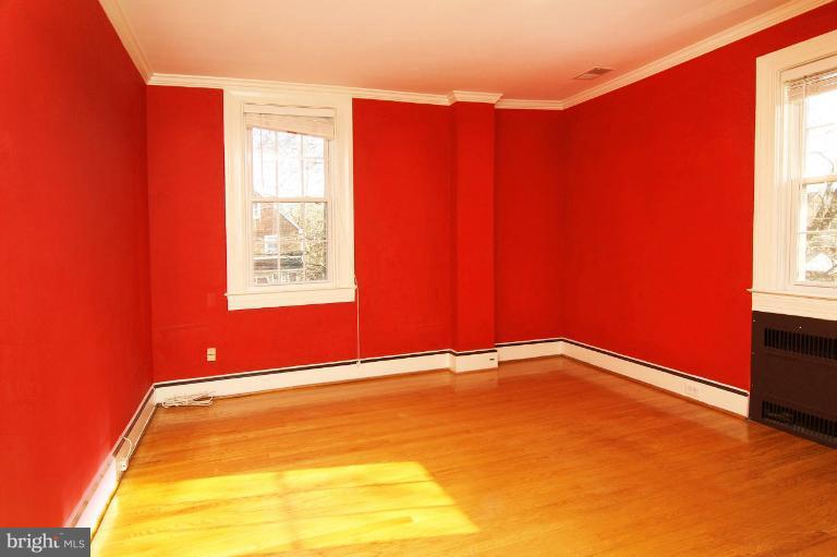 330 Hopkins Road Baltimore, MD 21212 - Photo 7 of 30 a view of an empty room with a window