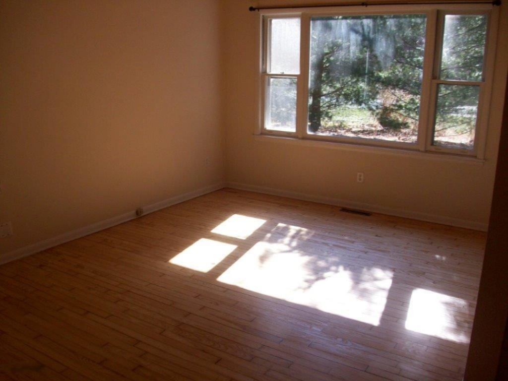8833 Elm Valley Road Three Oaks, MI 49128 - Photo 10 of 20 100_1244