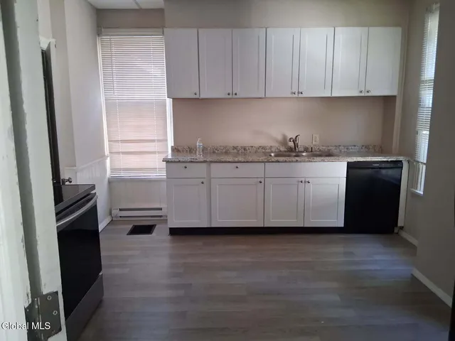 $1,200 | 185 Market Street, Unit 1, Amsterdam, NY 12010