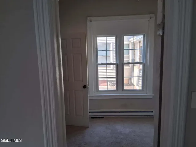 $1,200 | 185 Market Street, Unit 1, Amsterdam, NY 12010