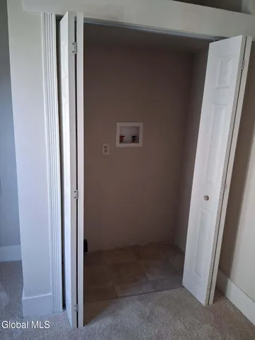 $1,200 | 185 Market Street, Unit 1, Amsterdam, NY 12010