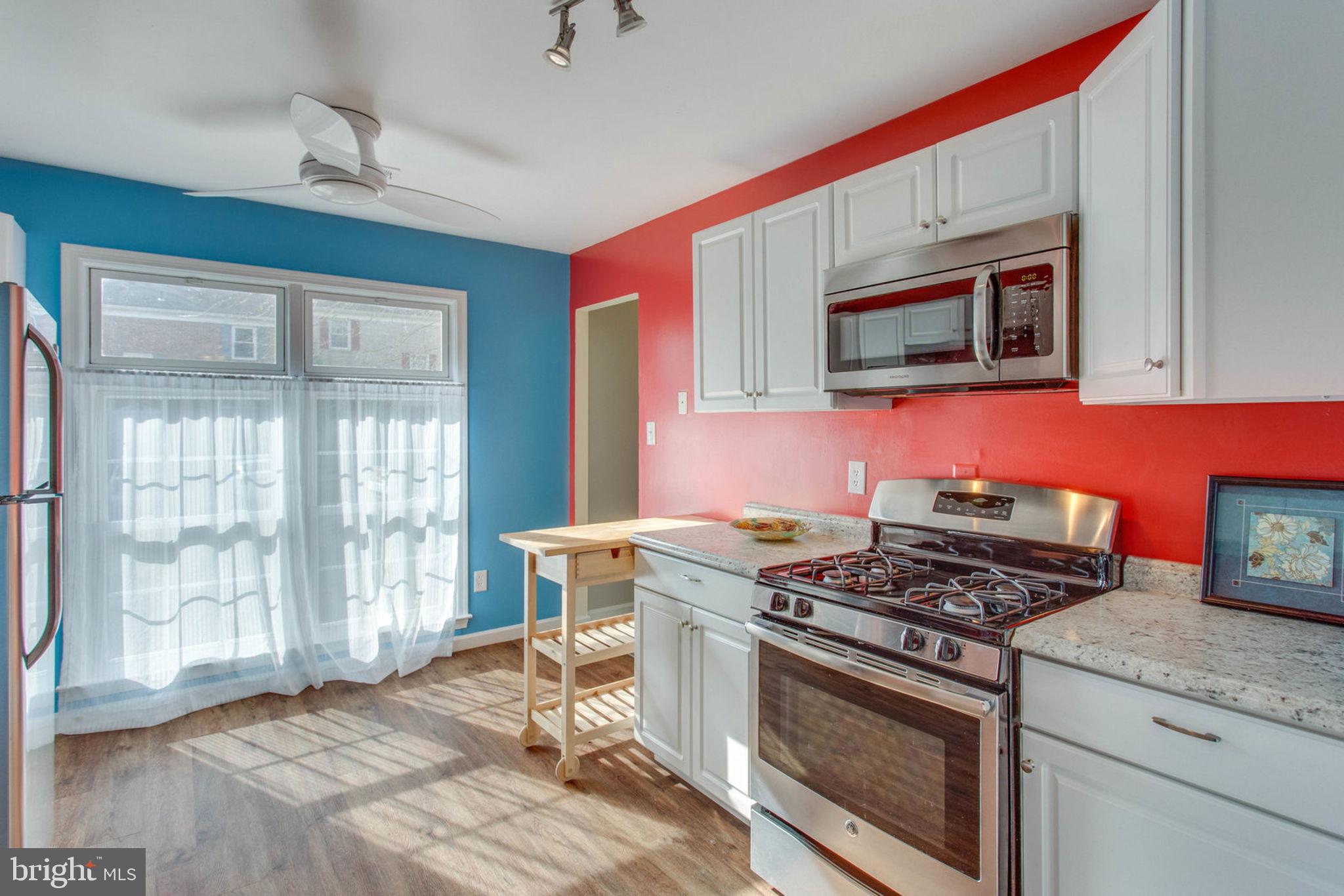 9530 Burdett Road Burke, VA 22015 - Photo 14 of 31 Eat-In Kitchen