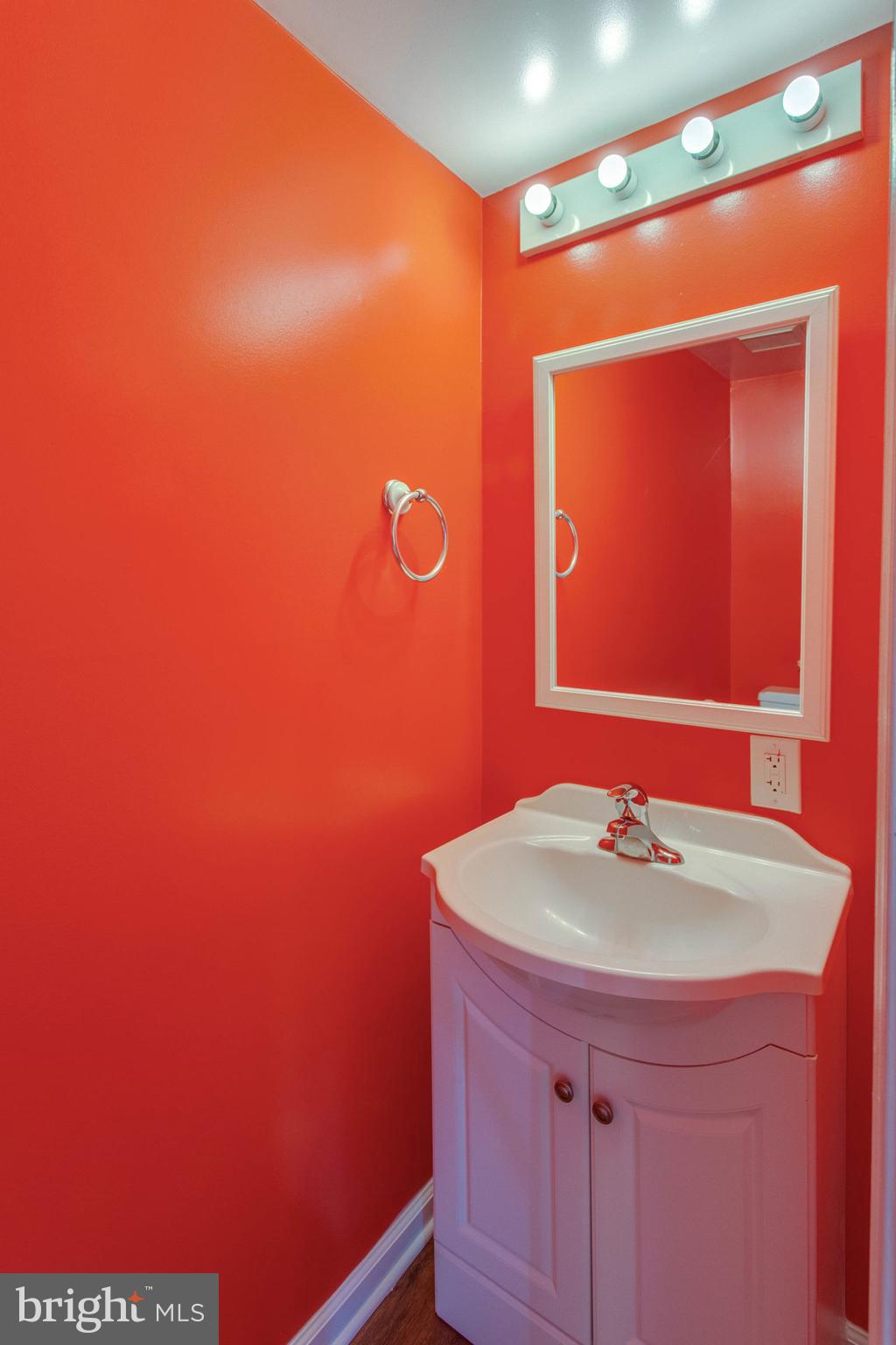 9530 Burdett Road Burke, VA 22015 - Photo 15 of 31 Main Level Powder Room