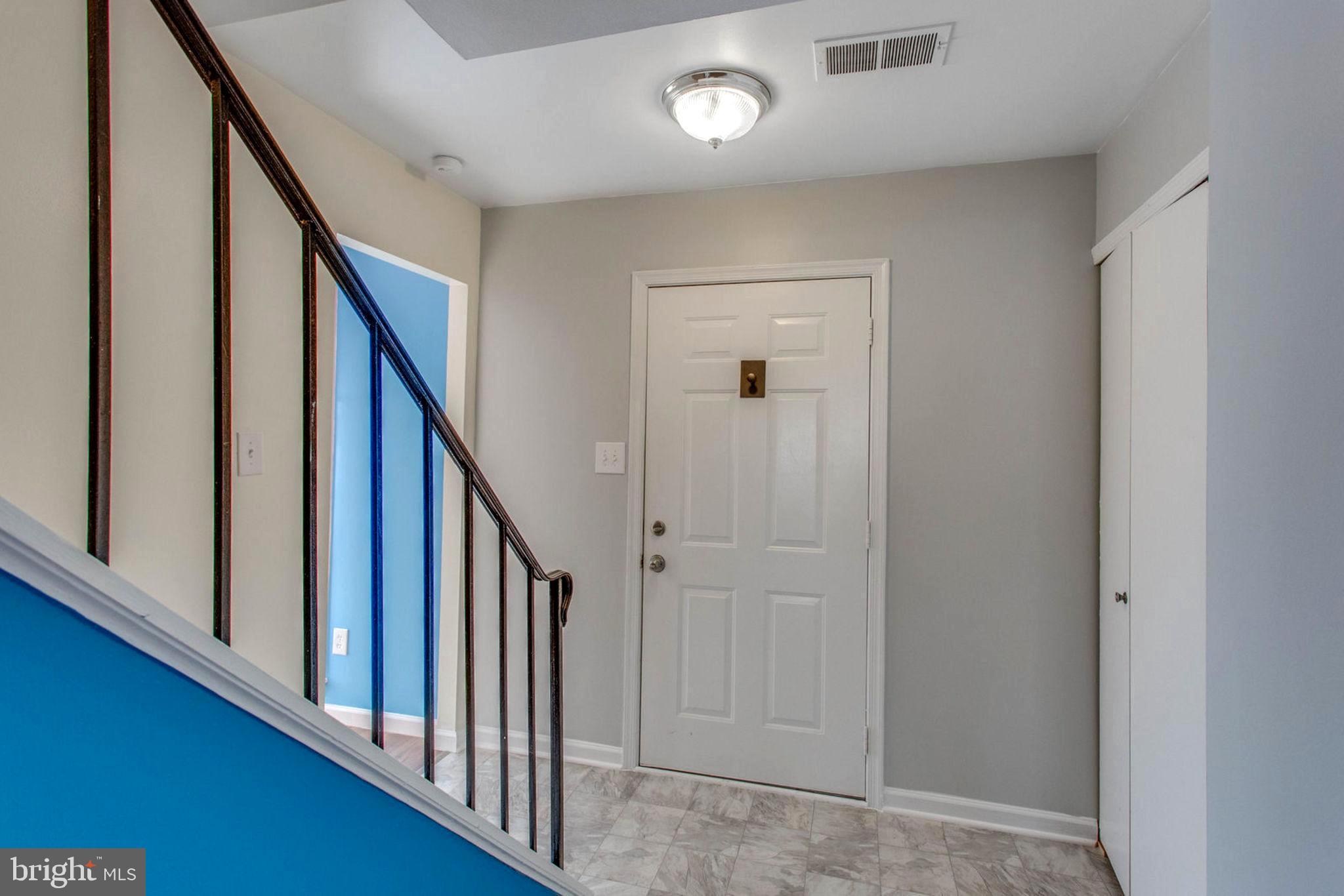 9530 Burdett Road Burke, VA 22015 - Photo 5 of 31 Foyer