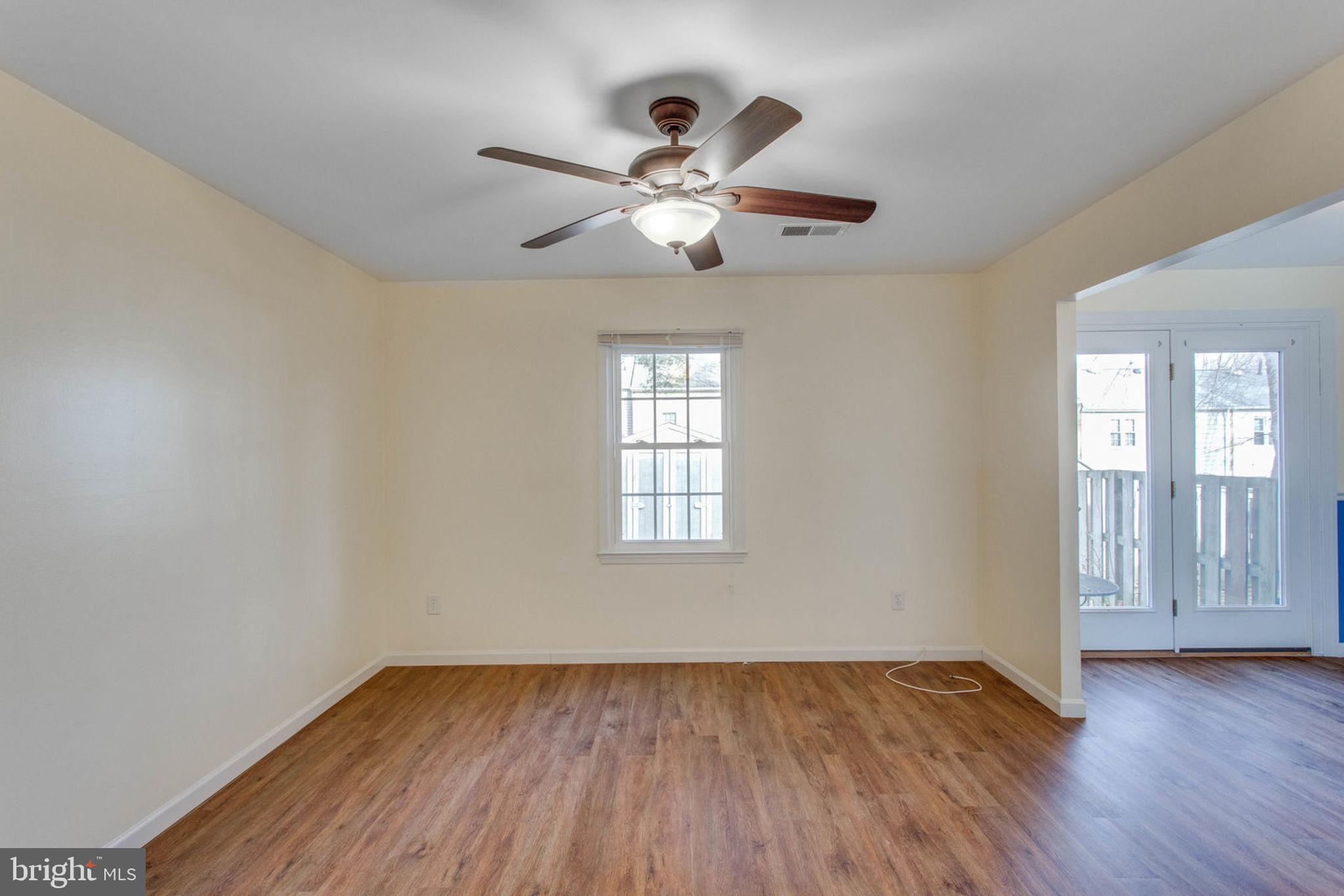 9530 Burdett Road Burke, VA 22015 - Photo 7 of 31 Living Room
