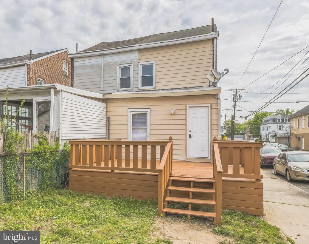 131 Columbus Avenue Trenton, NJ 08629 - Photo 12 of 12 a view of outdoor space and deck