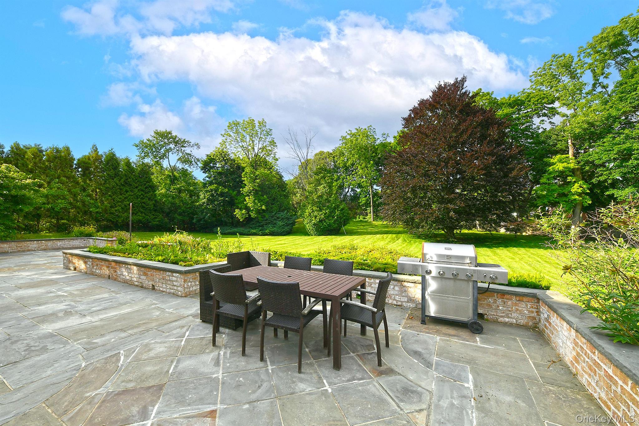 14 Norgate Road Glen Head, NY 11545 - Photo 37 of 44 an outdoor space with furniture and city view