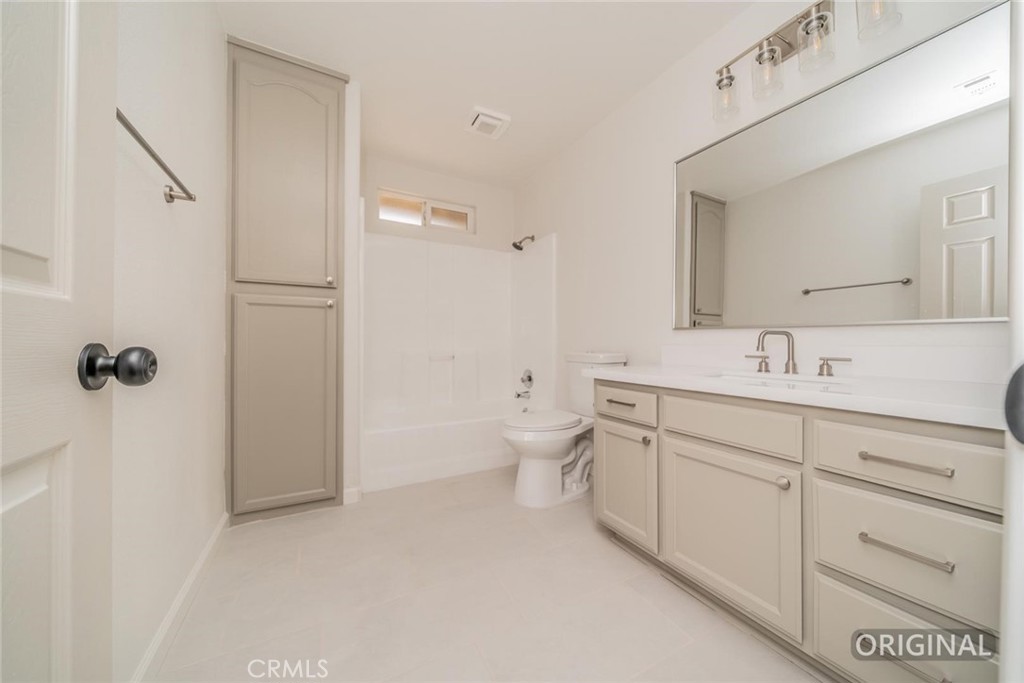 13913 Cronese Road Apple Valley, CA 92307 - Photo 16 of 29 Bathroom