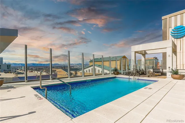 a view of outdoor space yard and porch