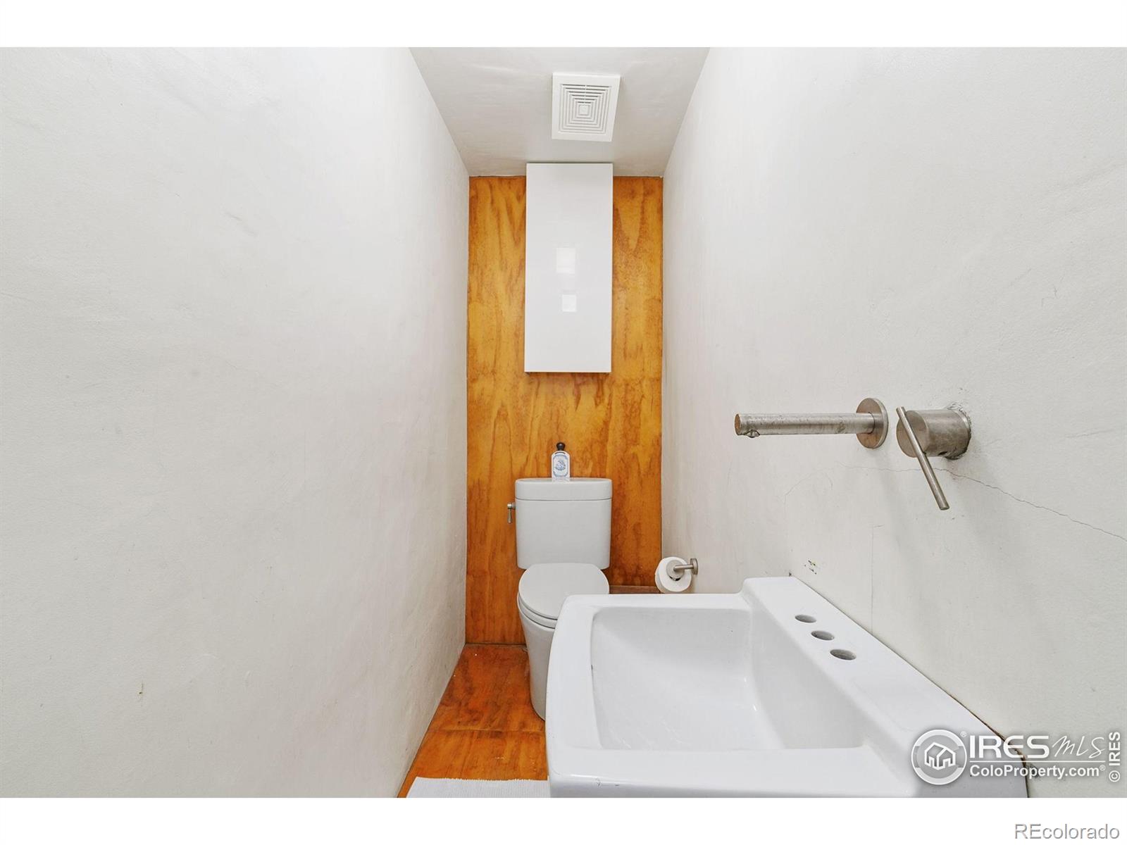 1304 West Prospect Road Fort Collins, CO 80526 - Photo 14 of 29 a bathroom with a bathtub and a toilet