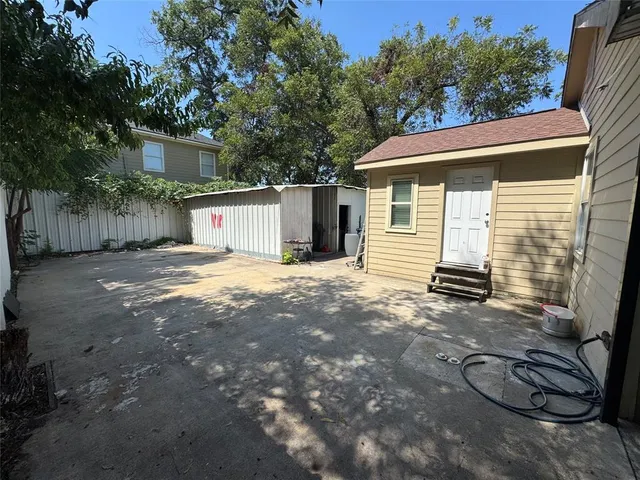 $315,000 | 407 South Garrett Avenue, Dallas, TX 75223