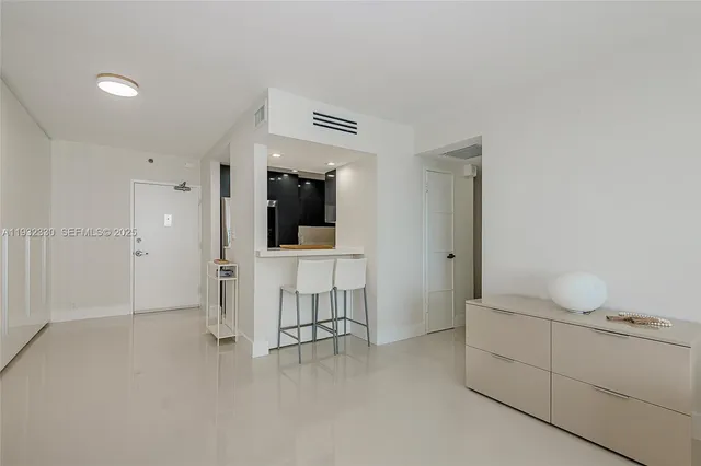 $359,000 | 1000 West Avenue, Unit 327, Miami Beach, FL 33139
