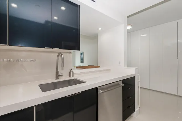 $359,000 | 1000 West Avenue, Unit 327, Miami Beach, FL 33139