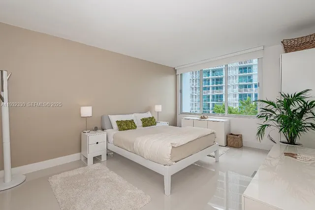 $359,000 | 1000 West Avenue, Unit 327, Miami Beach, FL 33139