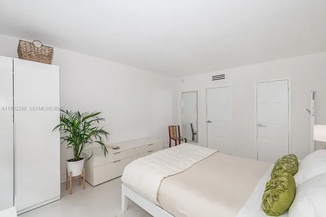 $359,000 | 1000 West Avenue, Unit 327, Miami Beach, FL 33139