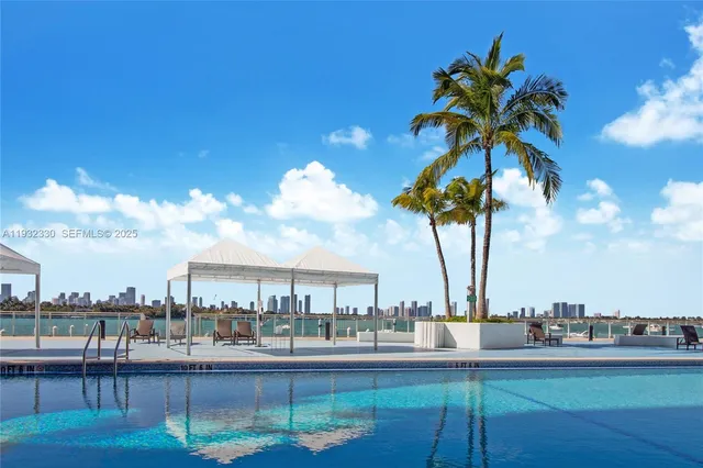 $359,000 | 1000 West Avenue, Unit 327, Miami Beach, FL 33139