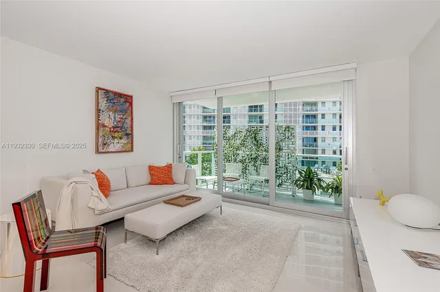 $359,000 | 1000 West Avenue, Unit 327, Miami Beach, FL 33139