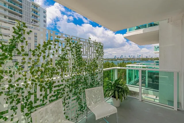 $359,000 | 1000 West Avenue, Unit 327, Miami Beach, FL 33139