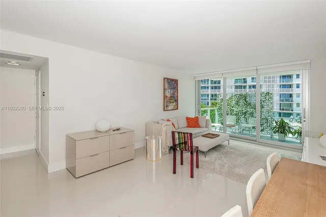 $359,000 | 1000 West Avenue, Unit 327, Miami Beach, FL 33139