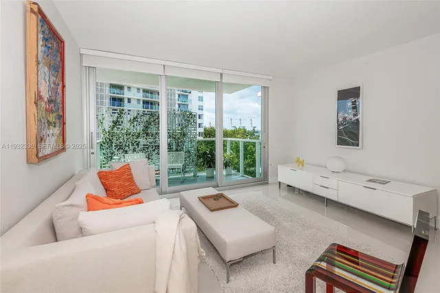 $359,000 | 1000 West Avenue, Unit 327, Miami Beach, FL 33139