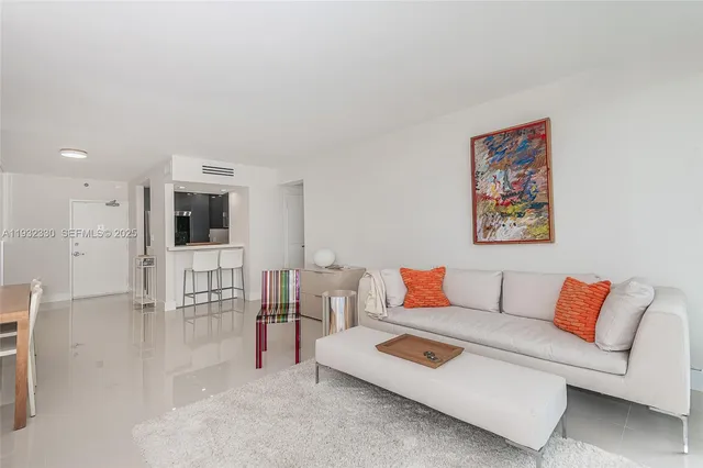$359,000 | 1000 West Avenue, Unit 327, Miami Beach, FL 33139