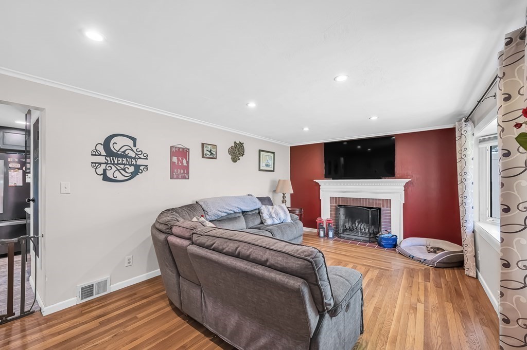 547 Maple Road Longmeadow, MA 01106 - Photo 13 of 40