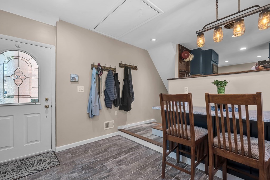 547 Maple Road Longmeadow, MA 01106 - Photo 3 of 40