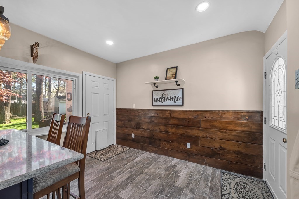 547 Maple Road Longmeadow, MA 01106 - Photo 4 of 40