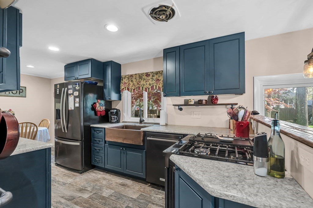 547 Maple Road Longmeadow, MA 01106 - Photo 7 of 40