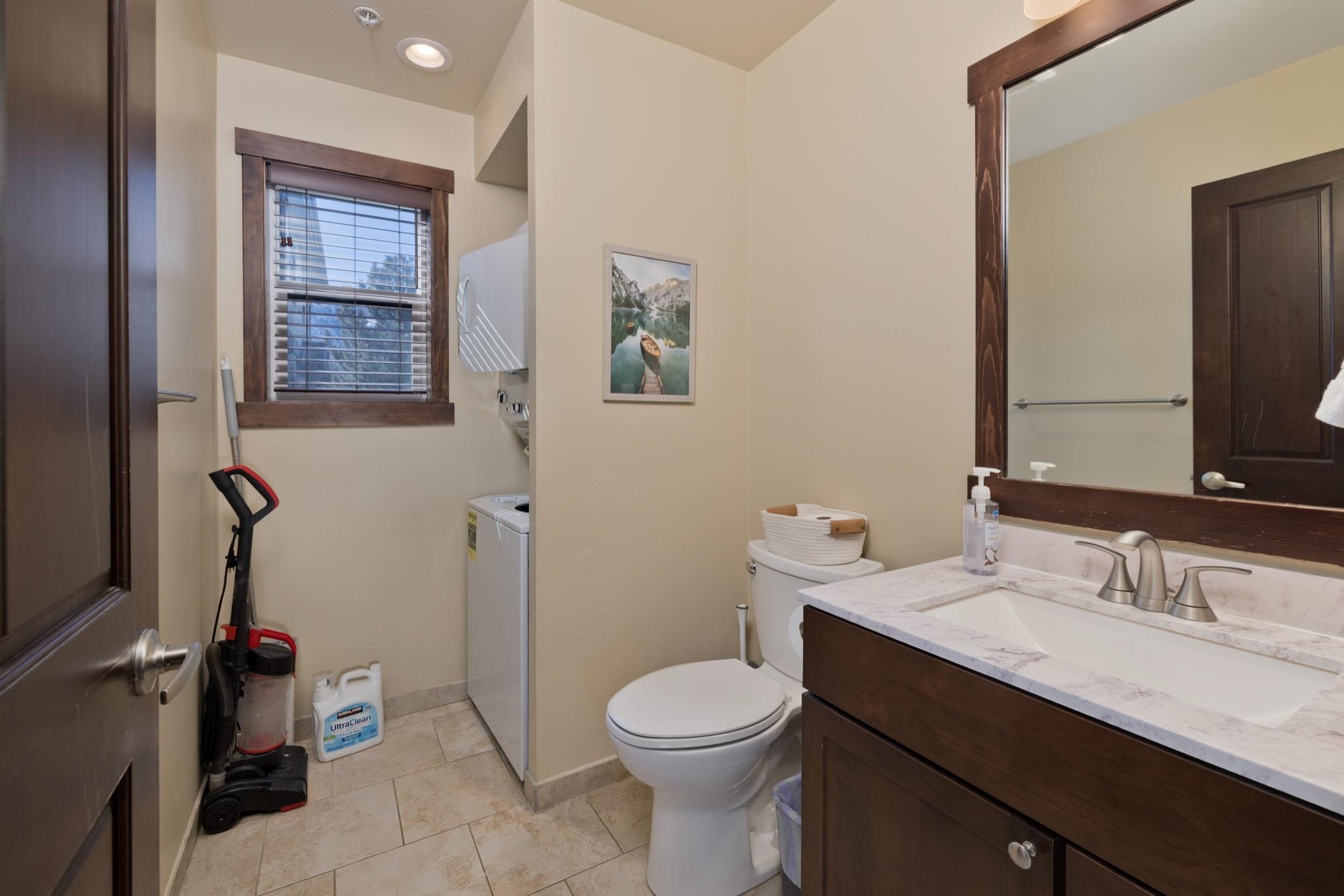 28 Oak Tree Way, Unit 8 Mammoth Lakes, CA 93546 - Photo 15 of 32 a bathroom with a toilet sink and mirror