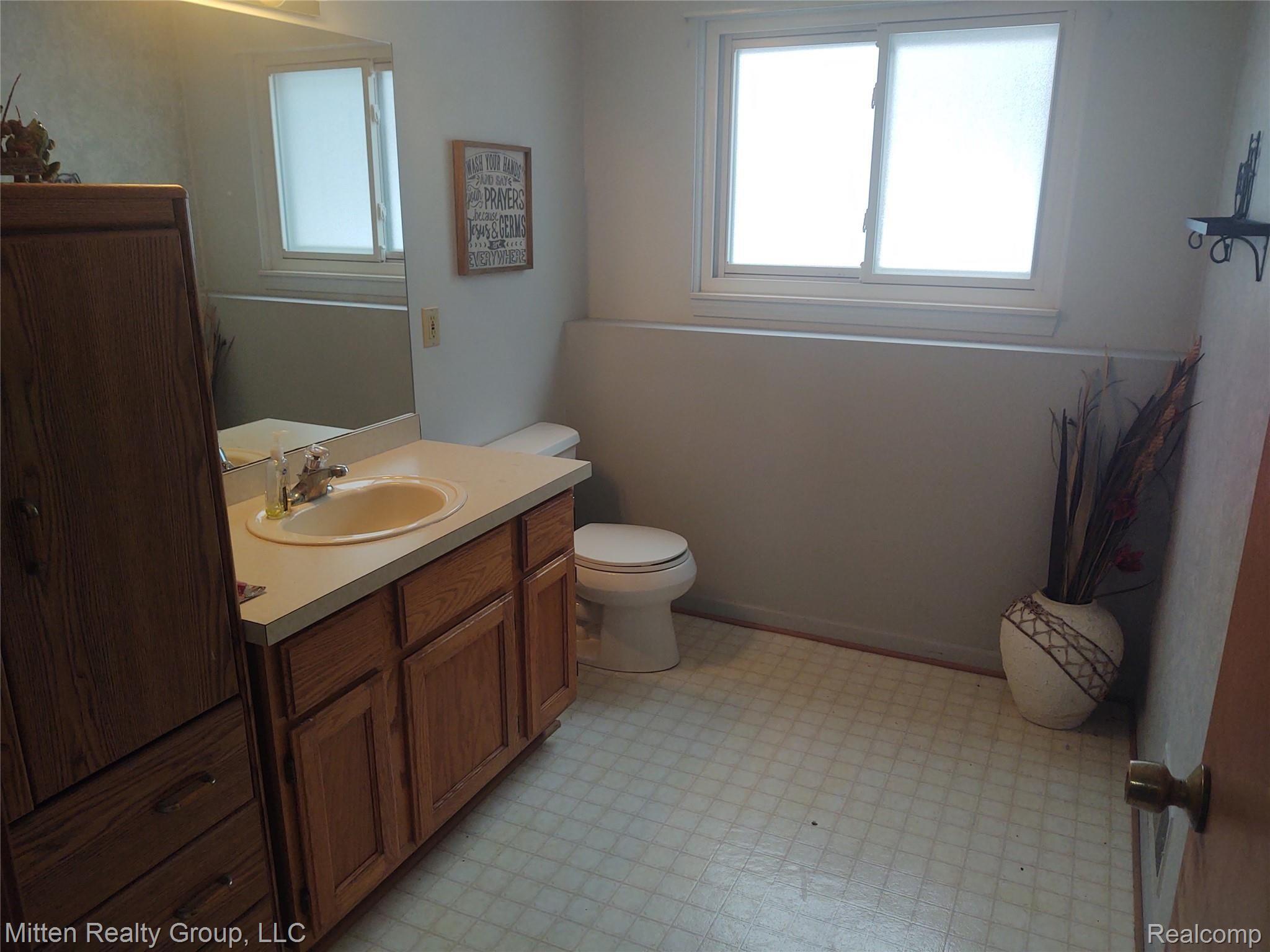 730 Pine Tree Road Lake Orion, MI 48362 - Photo 8 of 18 13.jpg