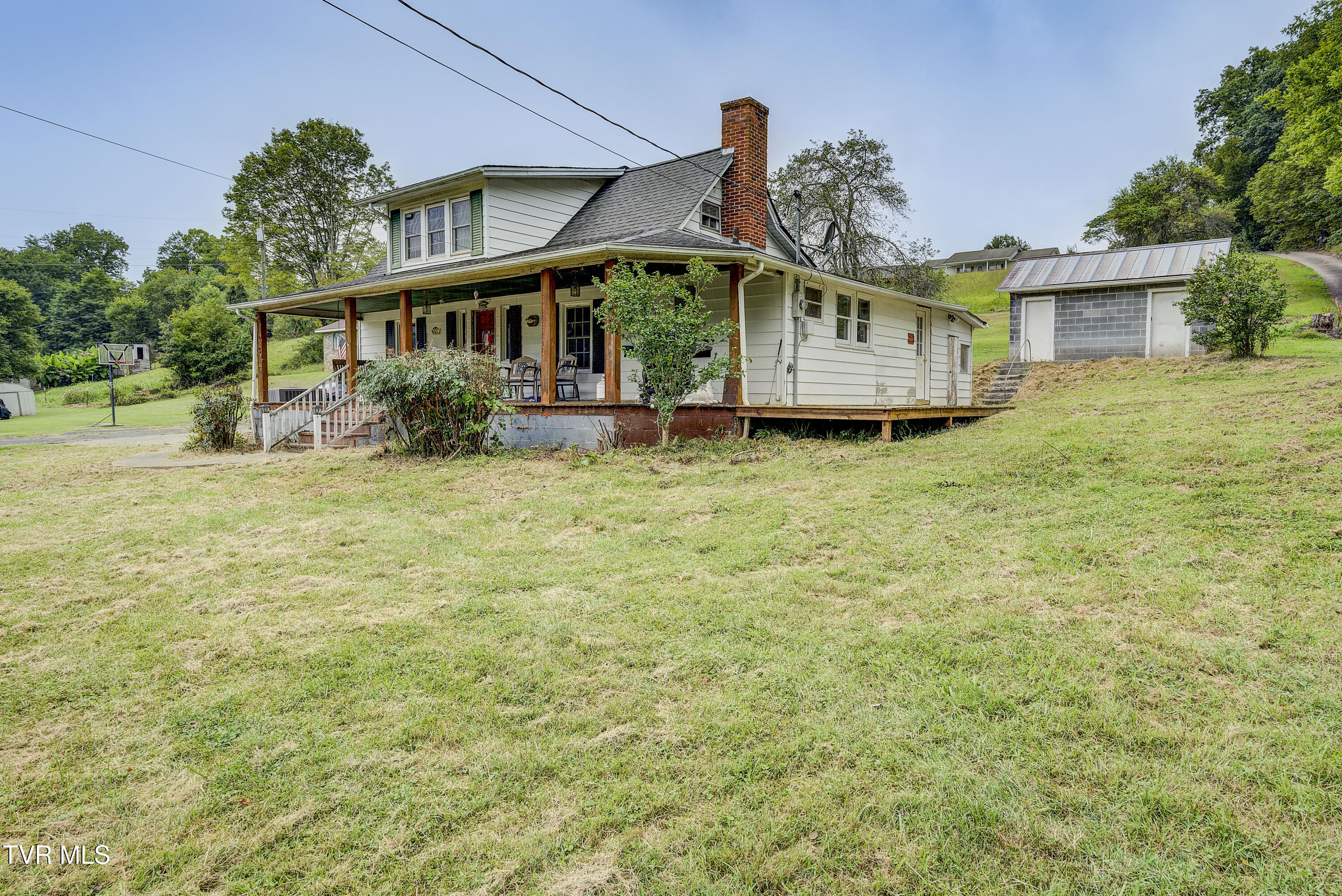1235 Riverside Road Bluff City, TN 37618 - Photo 4 of 39 Riverside-31