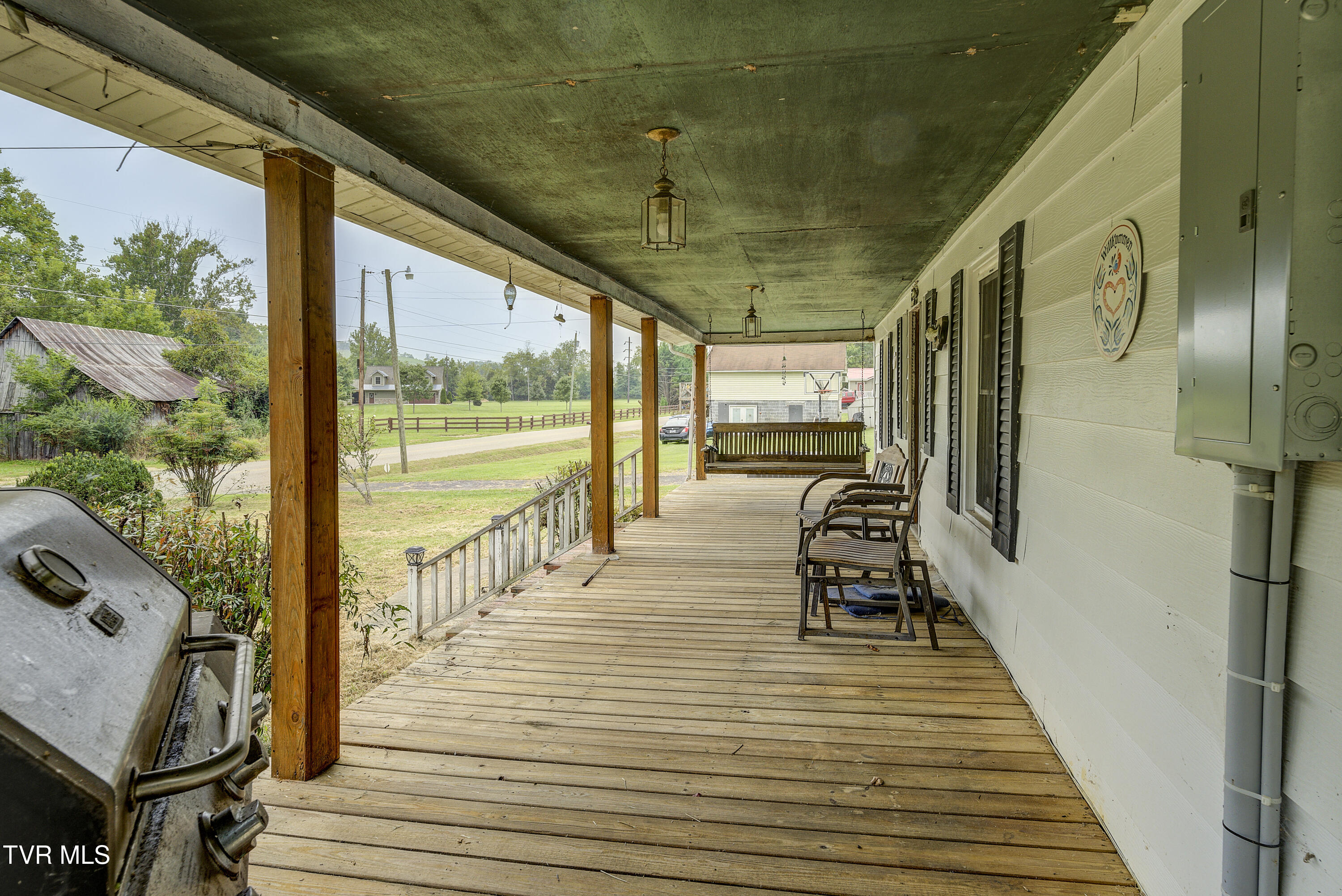 1235 Riverside Road Bluff City, TN 37618 - Photo 5 of 39 Riverside-32