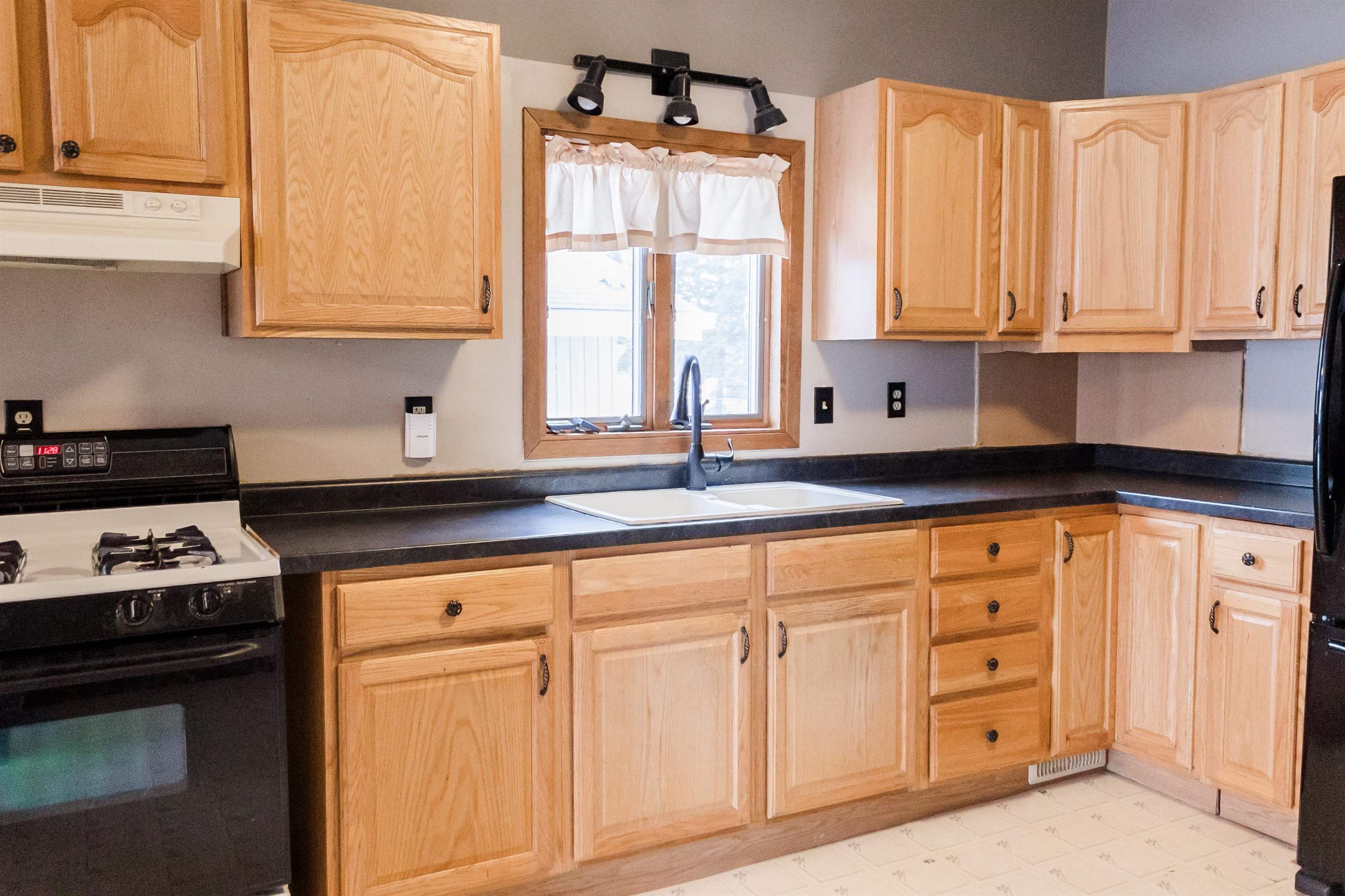 110 Polk Street North Fond du Lac, WI 54937 - Photo 11 of 38