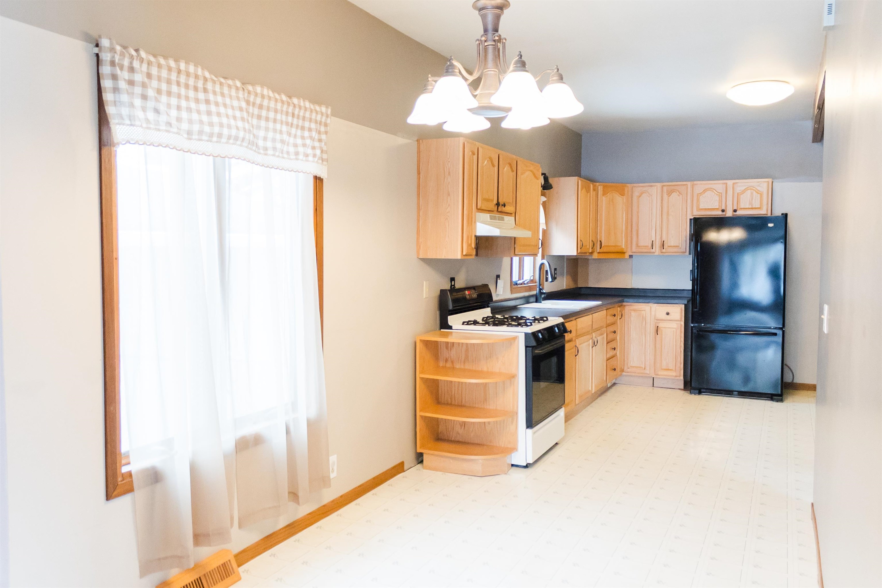 110 Polk Street North Fond du Lac, WI 54937 - Photo 9 of 38