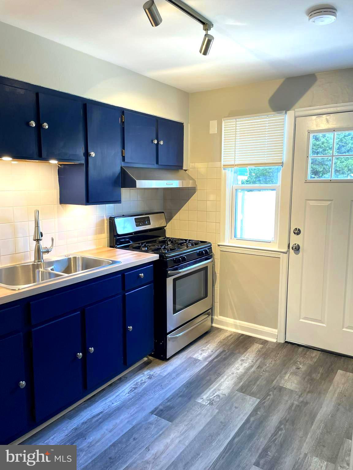 1049 Reverdy Road Baltimore, MD 21212 - Photo 7 of 20 Kitchen just updated