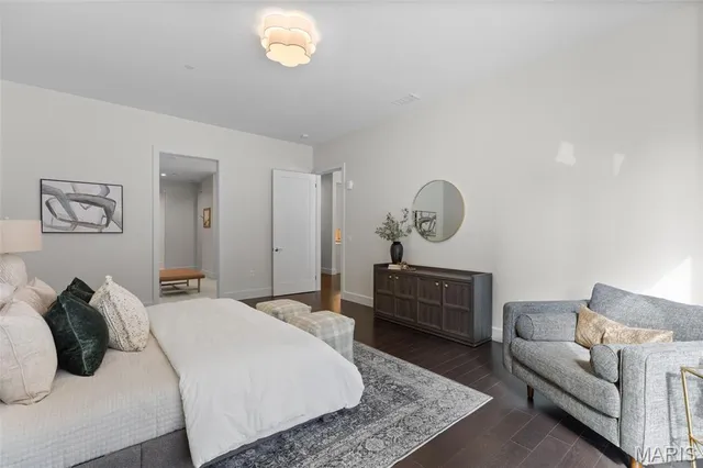 $1,324,680 | 8250 Forsyth Boulevard, Unit 104, Clayton, MO 63105