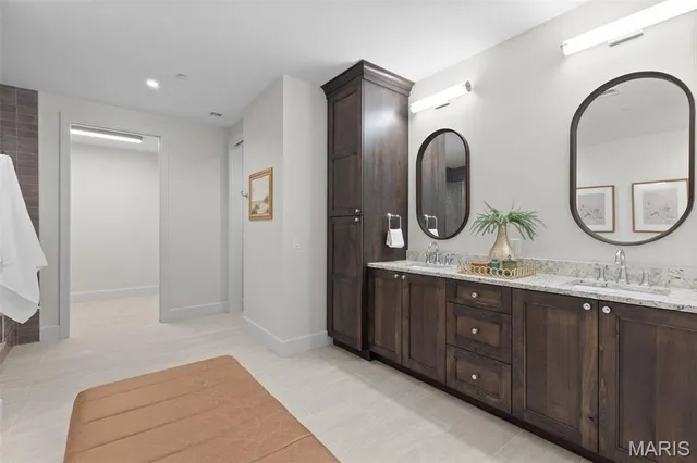 $1,324,680 | 8250 Forsyth Boulevard, Unit 104, Clayton, MO 63105