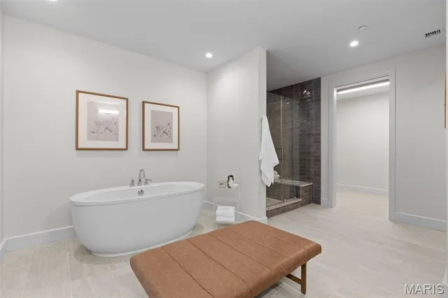 $1,324,680 | 8250 Forsyth Boulevard, Unit 104, Clayton, MO 63105