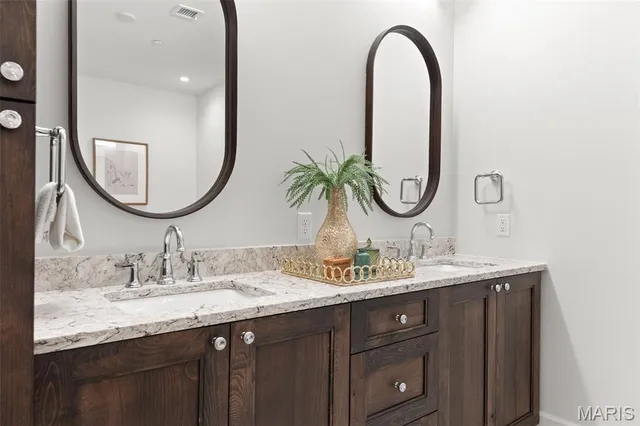 $1,324,680 | 8250 Forsyth Boulevard, Unit 104, Clayton, MO 63105