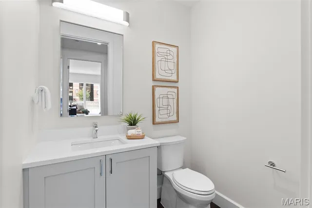 $1,324,680 | 8250 Forsyth Boulevard, Unit 104, Clayton, MO 63105