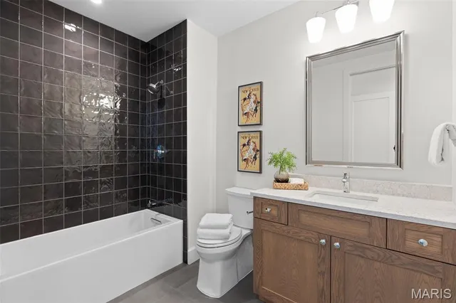 $1,324,680 | 8250 Forsyth Boulevard, Unit 104, Clayton, MO 63105