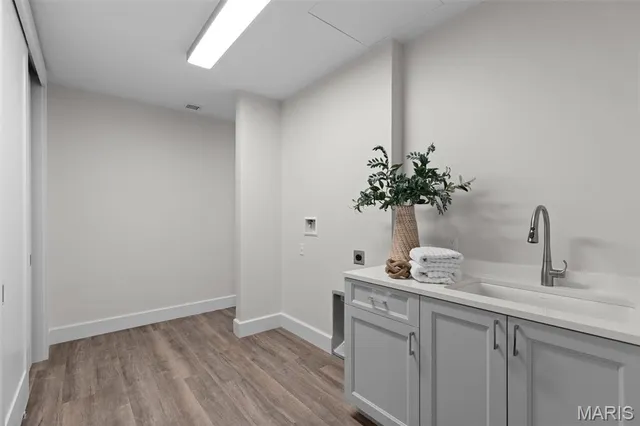 $1,324,680 | 8250 Forsyth Boulevard, Unit 104, Clayton, MO 63105